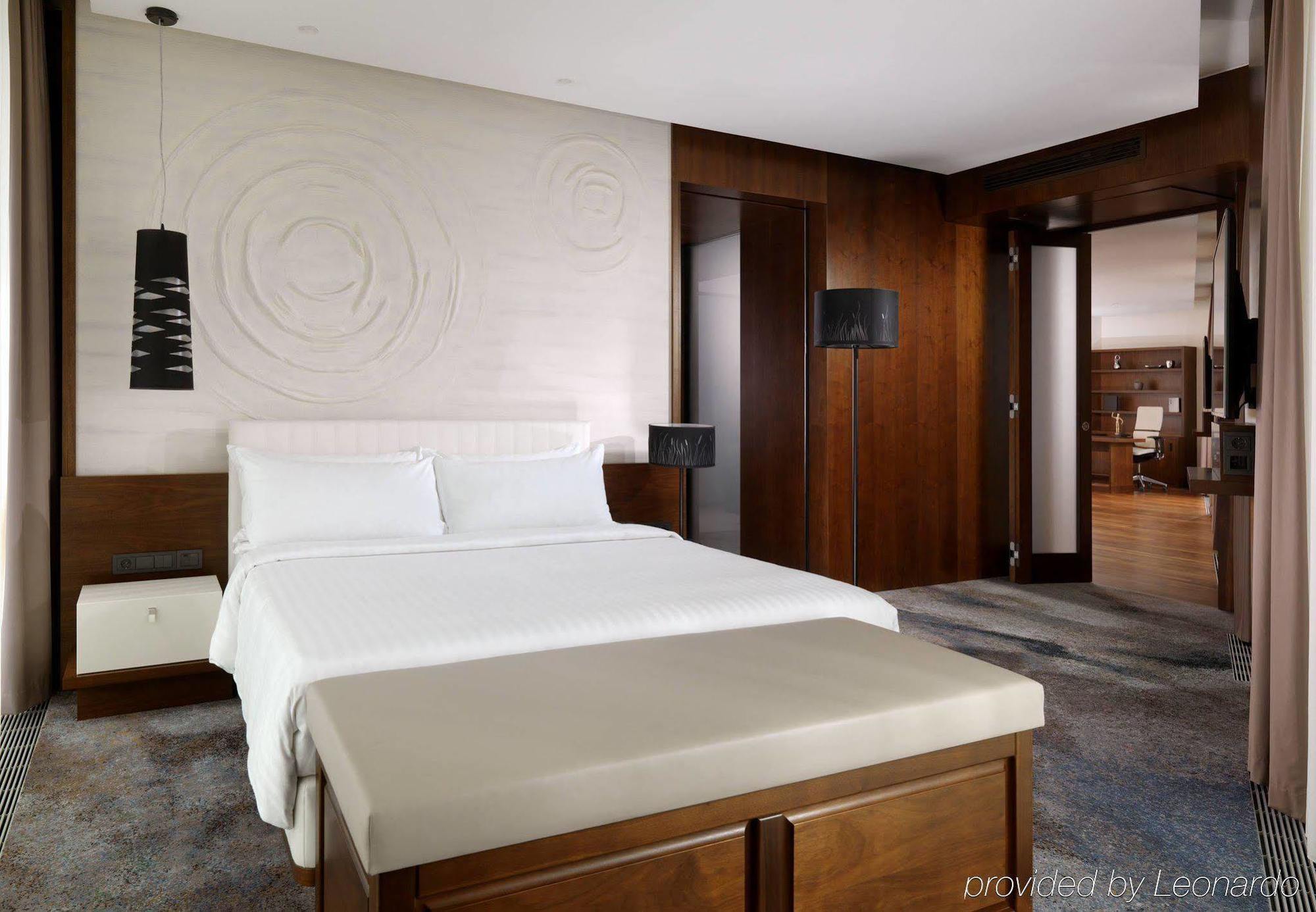 Minsk Marriott Hotel Bagian luar foto