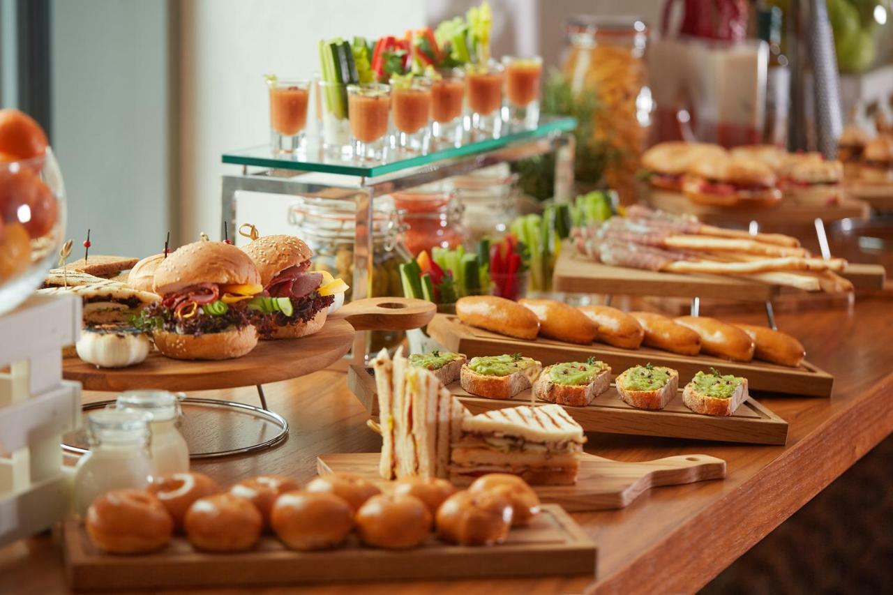 Minsk Marriott Hotel Bagian luar foto