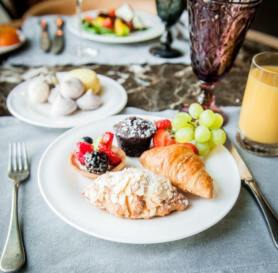 Minsk Marriott Hotel Bagian luar foto